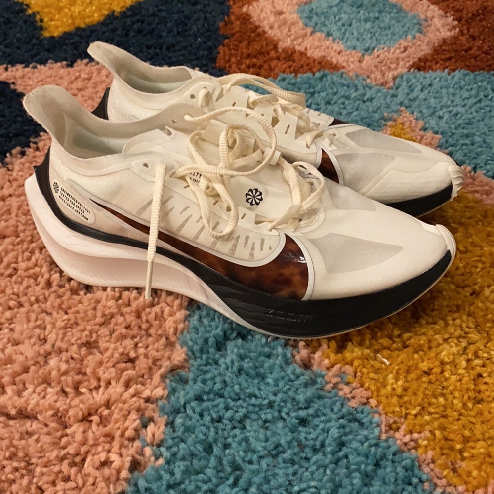 Nike Zoom Gravity ‘Barely Rose’